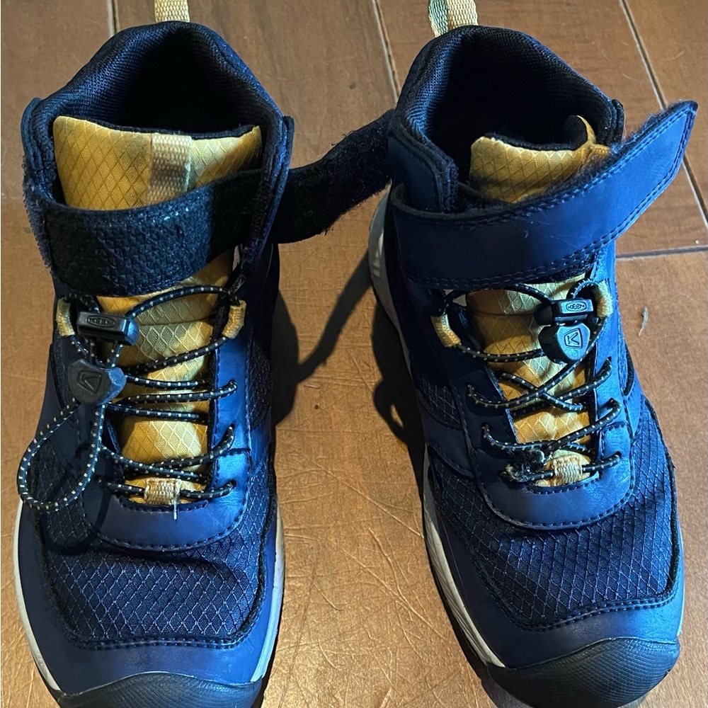 Keen Blue and yellow boots perfect for winter & autumn